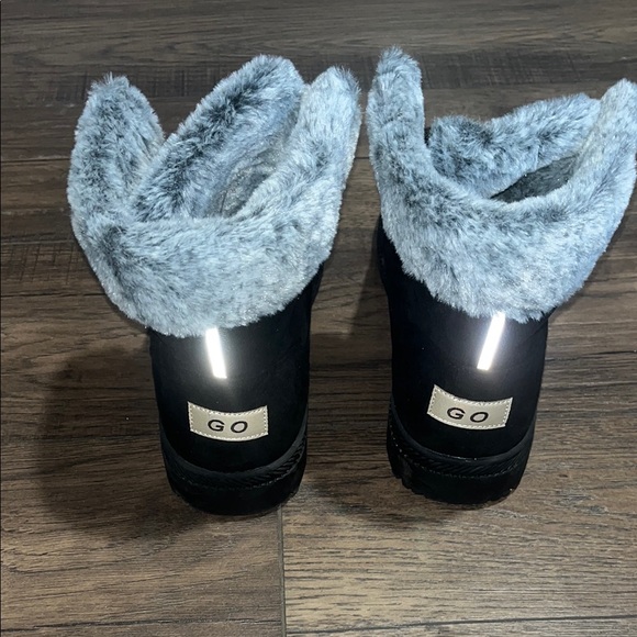 Black Fur-Lined Winter Boots - Picture 3 of 7